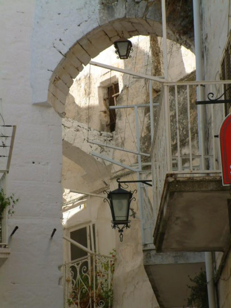 Ostuni, la città bianca - Centro storico dettagli